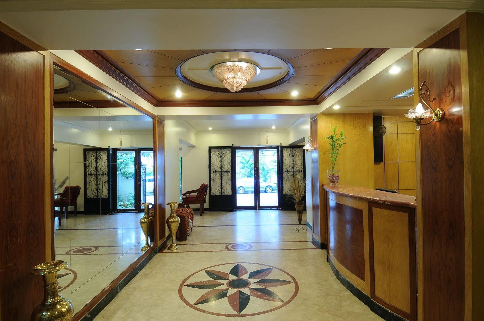 מומביי Hotel Crystal מראה חיצוני תמונה